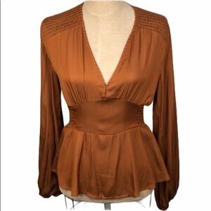 CROSBY & Spring Vee neck‎ peplum style top